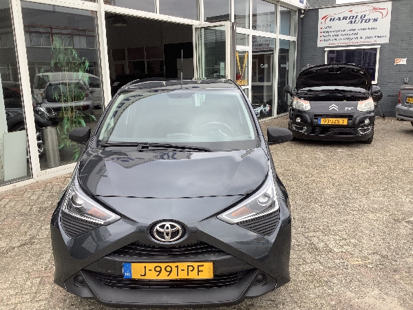 toyota Aygo  1.0 euro95 Grijs metallic 